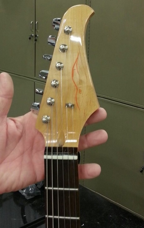 Front end of a guitar holded by a hand